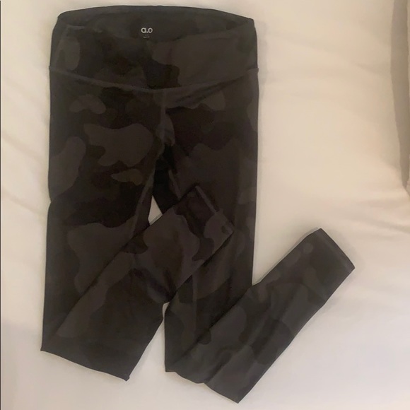 Alo Yoga Camo Leggings - Picture 2 of 5